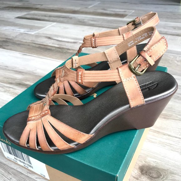 NWT Clarks Holly Pearl Beige Wedge Sandals 07.5M - Picture 2 of 9